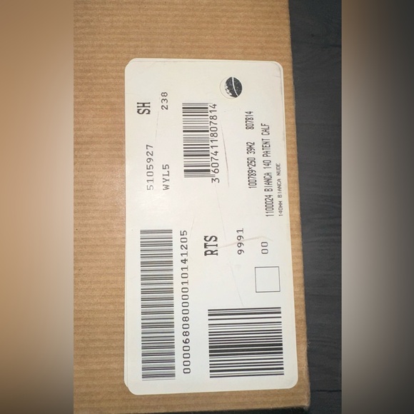 Christian Louboutin BIANCA 140 PATENT CALF - Picture 11 of 11